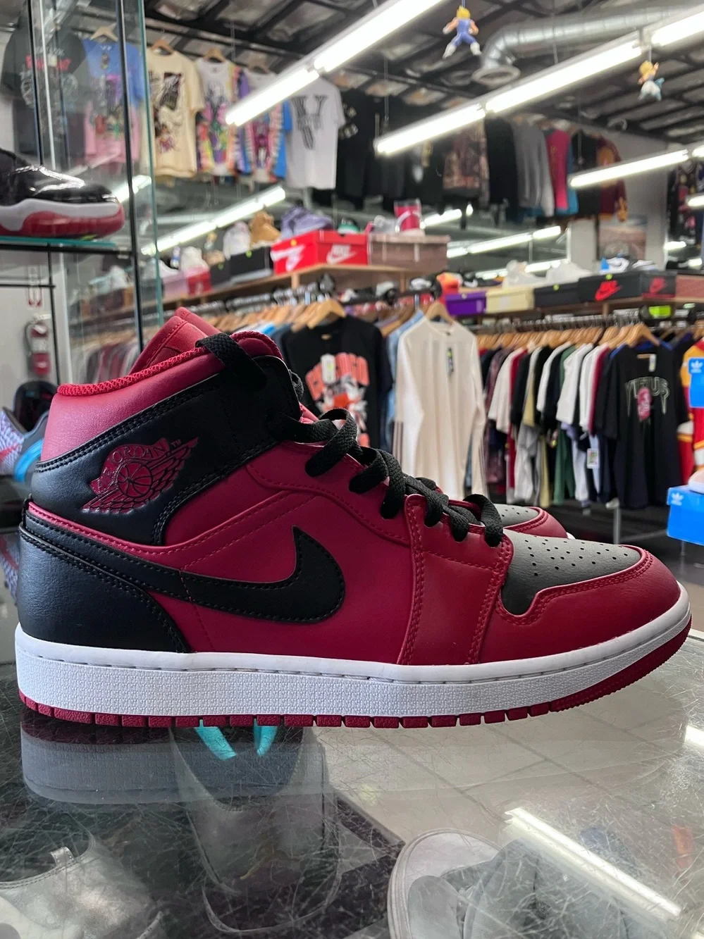 Air Jordan 1 Mid Reverse Bred Size 9